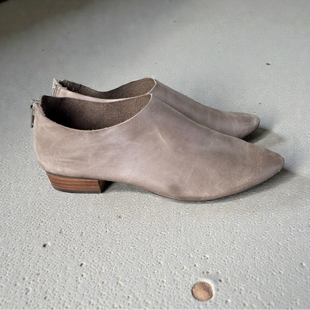 Womens sz 7 Chocolat Blue “Emily” Genuine Grey leather Flat Booties $145 MSRP